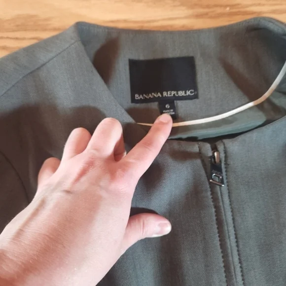 EUC Banana Republic Women's Jackets with Ruffle Sleeves, Size 6 - Picture 5 of 10